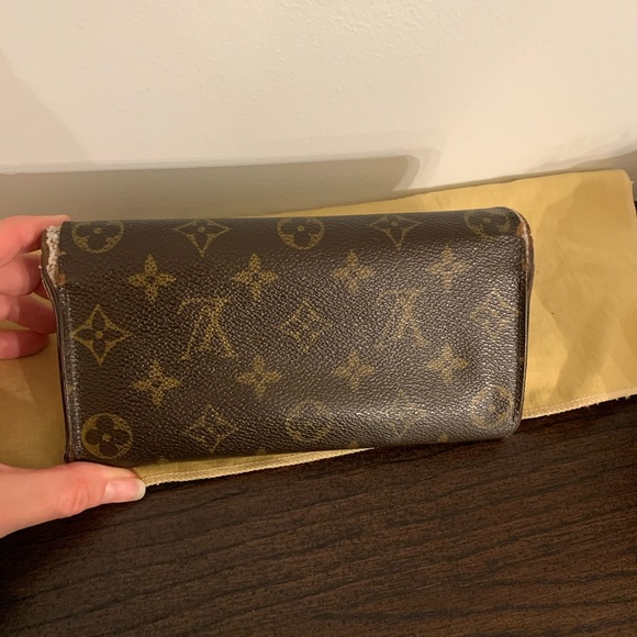 Louis Vuitton Authentic Vintage Wallet - Picture 5 of 13